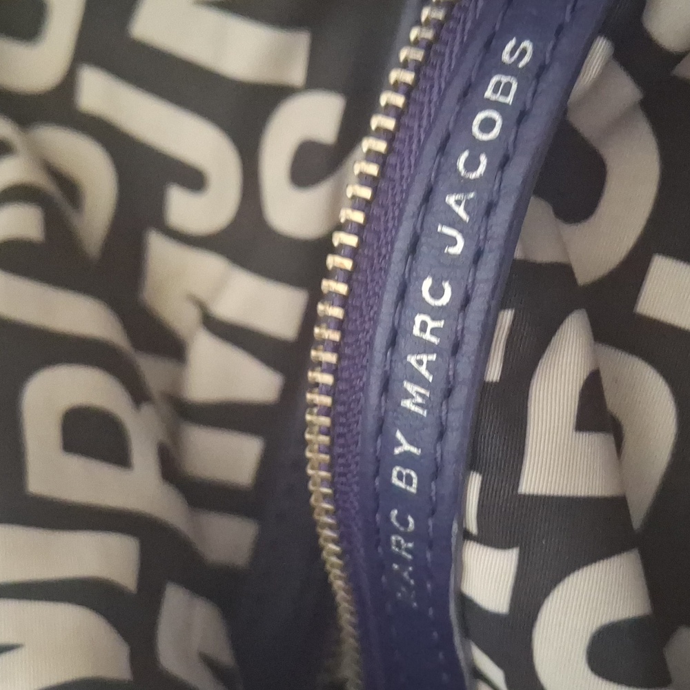 Marc by Marc Jacobs Deep Navy Leather Shoulder Bag with Silver Plaque - Picture 5 of 10